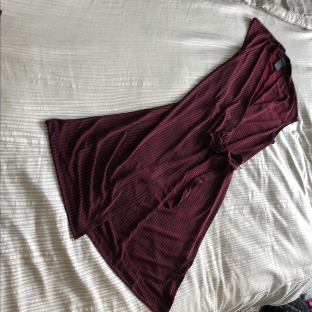 BCBG WRAP DRESS SIZE M